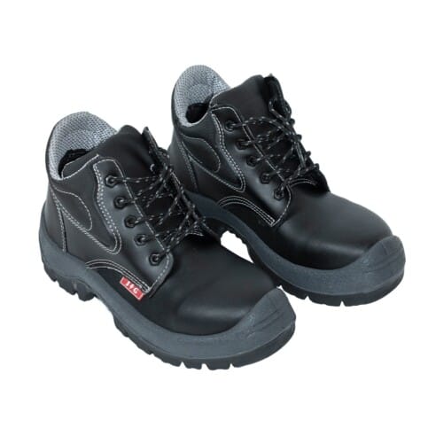 Bota Industrial REF 820, negra, suela de poliuretano bidensidad, puntera de composite, altura 6 pulgadas, talla 34 a 46.