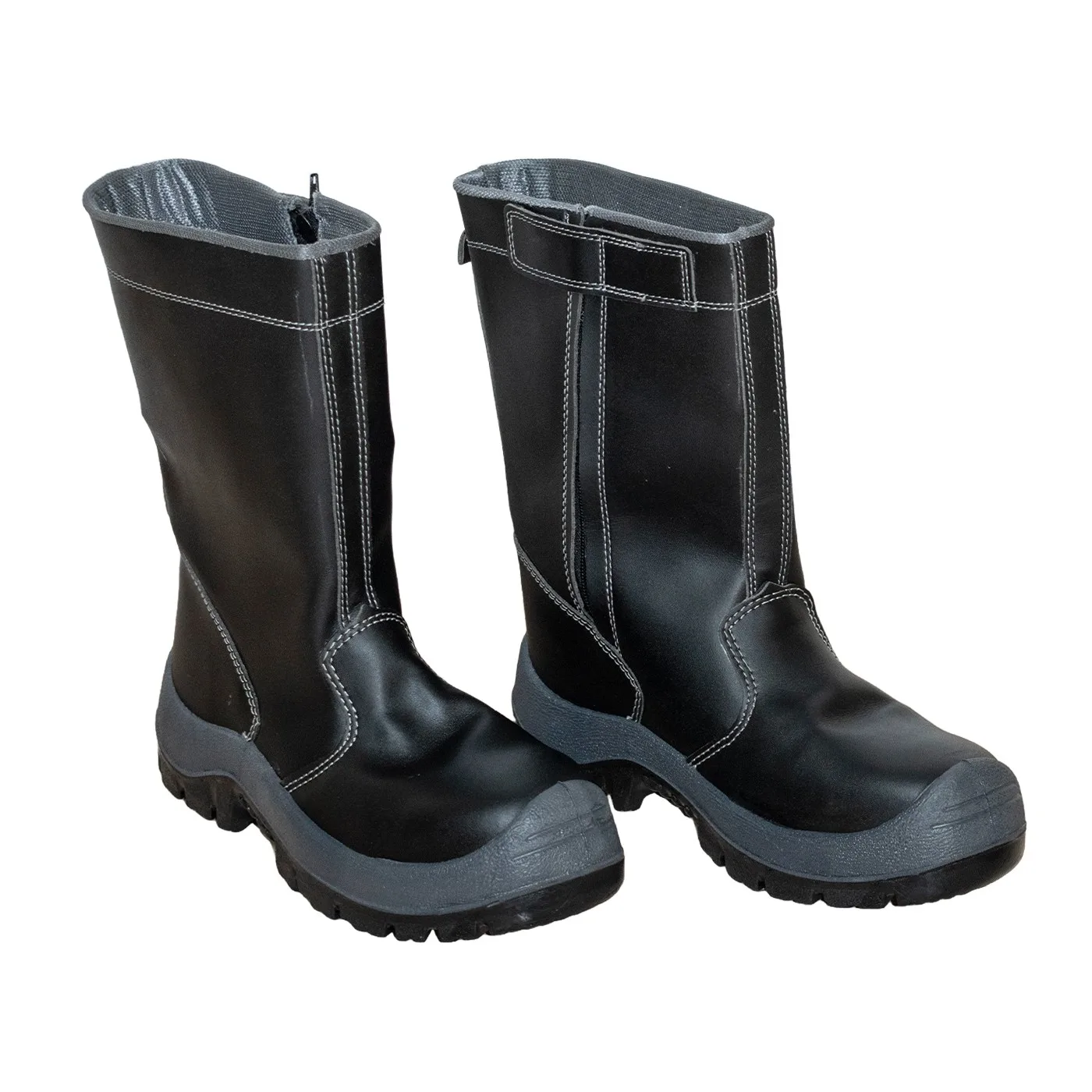 Bota de soldador color negro con suela antideslizante, puntera composite y cierre velcro, talla 35 a 46.