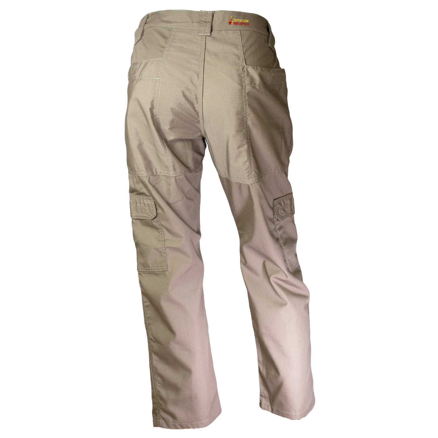 Vista Atrás Pantalón en dril tipo cargo color caqui, con cuatro bolsillos y cierre seguro